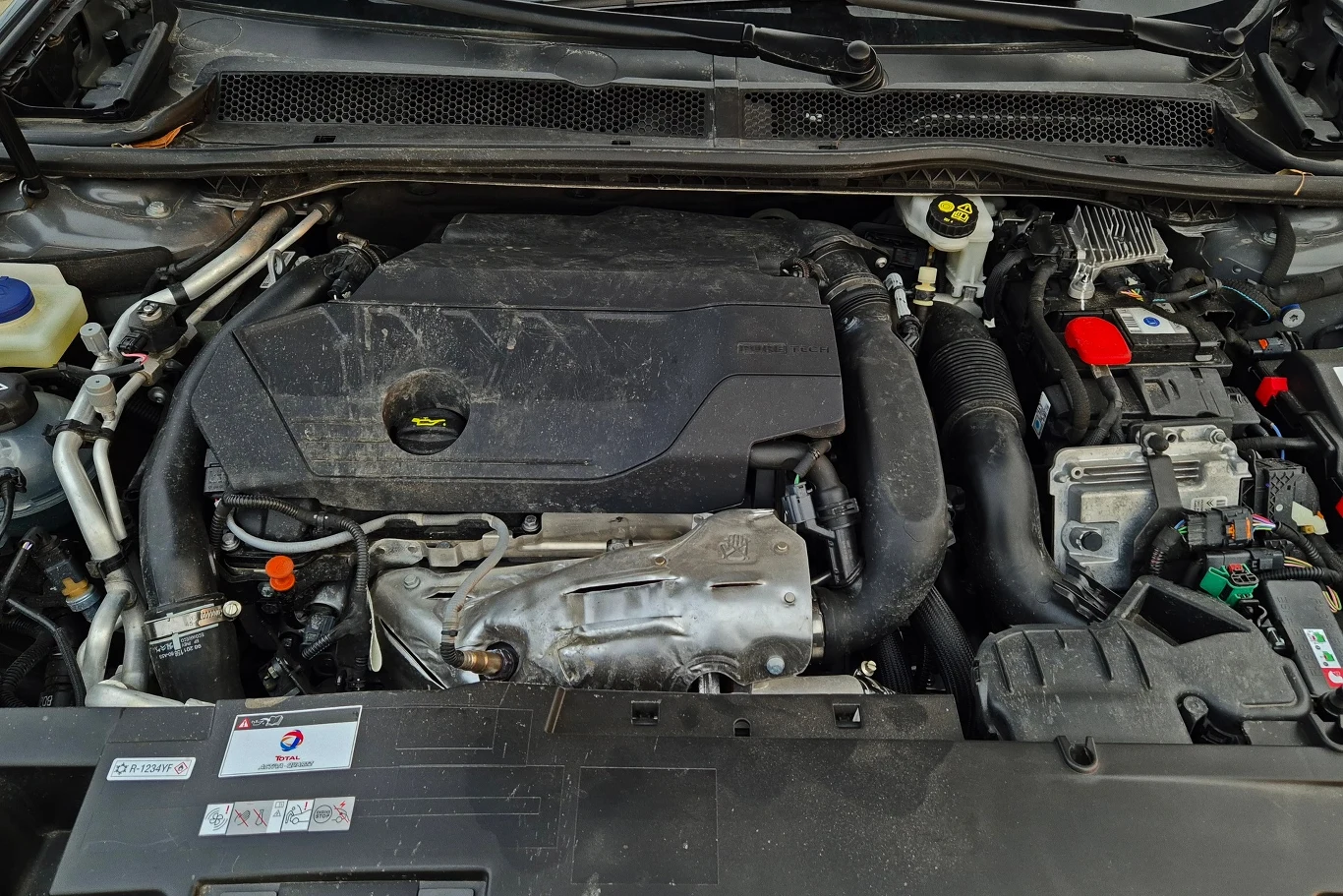 508 PHEV 180 ma pod maską benzynowy silnik 1.6 PureTech, współpracujący z elektrycznym motorem