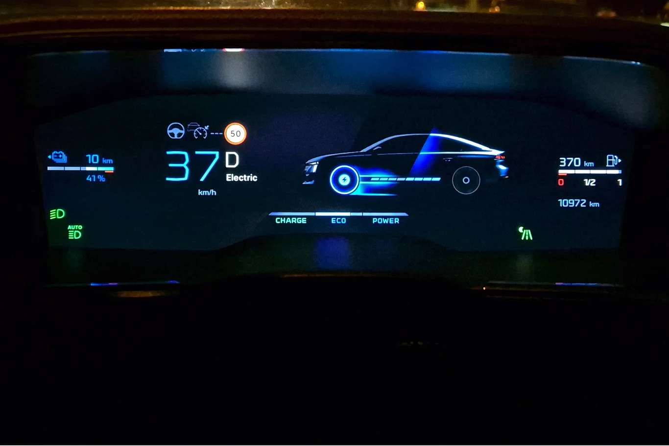Peugeot 508 PHEV 180 może jechać w trybie elektrycznym nawet 135 km/h