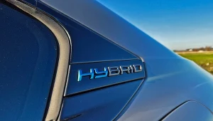 Hybrydy plug-in i kosztowne naprawy. Dlaczego PHEV tyle kosztują?