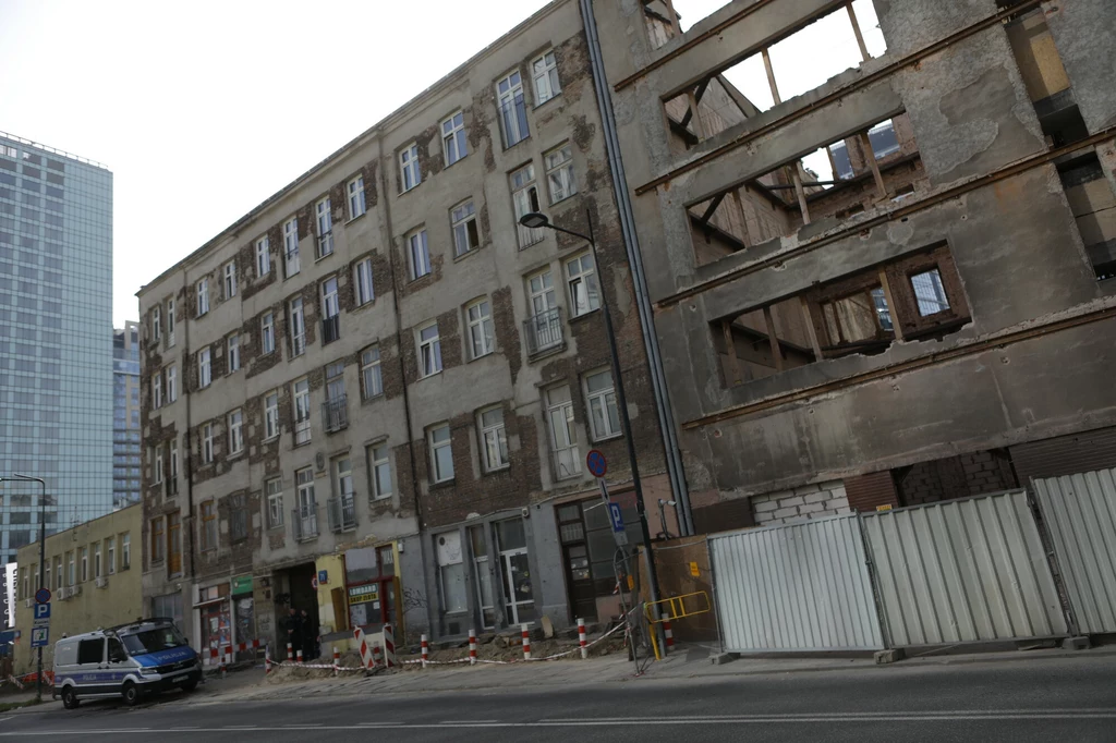 Warszawa, kamienica, gdzie policja odnalazła cztery ciała Warszawa, kamienica, gdzie policja odnalazła cztery ciała