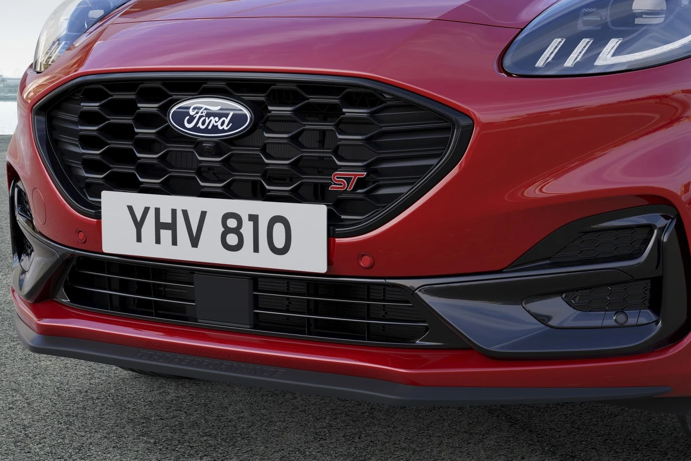 Topową wersją wyposażeniową jest odmiana ST. Znajdziemy tutaj m.in. matrycowe reflektory Full LED z funkcją doświetlania zakrętów czy system kamer 360 stopni.