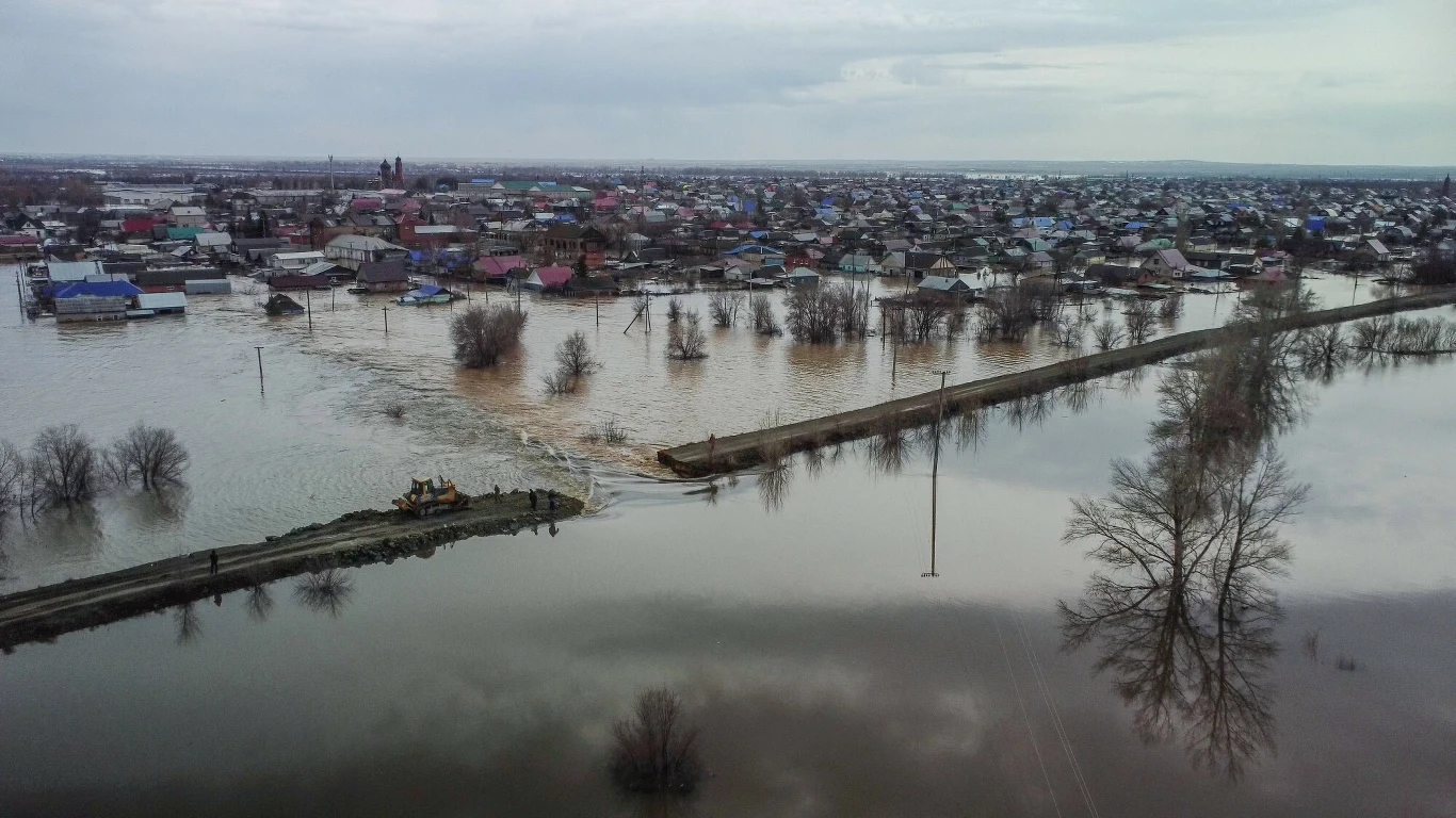 Krytyczna sytuacja w Orenburgu po pęknięciu rosyjskiej tamy Krytyczna sytuacja w Orenburgu po pęknięciu rosyjskiej tamy
