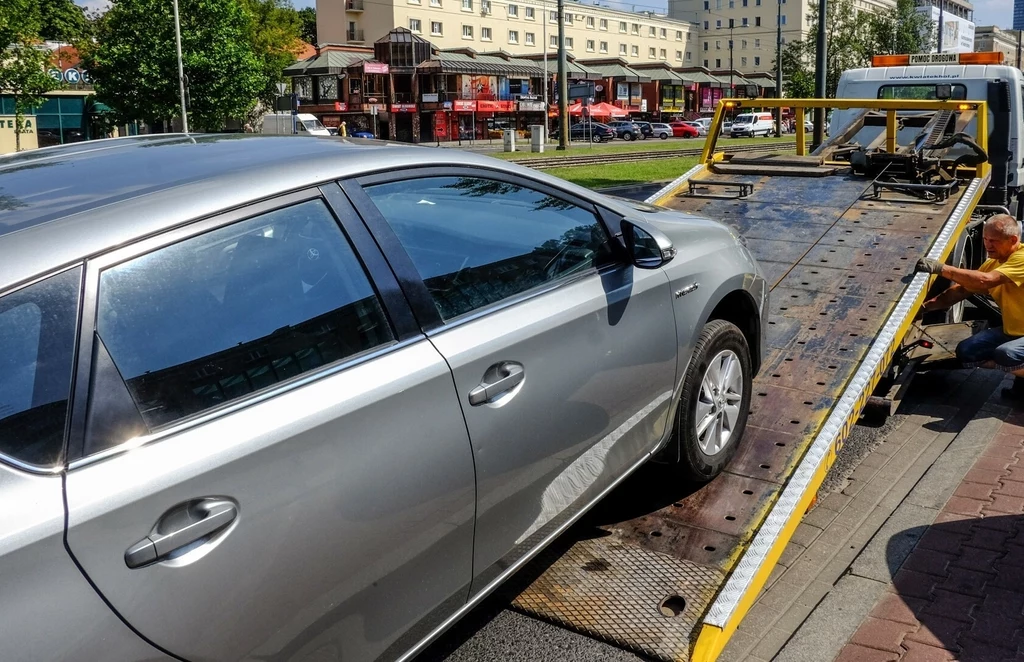 Konfiskata samochodu za alkohol obowiązuje od 14 marca. Po orzeczeniu przepadku pojazdu na rzecz Skarbu Państwa można wypowiedzieć polisę OC (zdjęcie ilustracyjne)