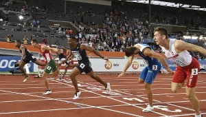 Dimitri Bascou wygrywa finał mistrzostw Europy w Amsterdamie (pierwszy z lewej), natomiast na pierwszym planie Damian Czykier