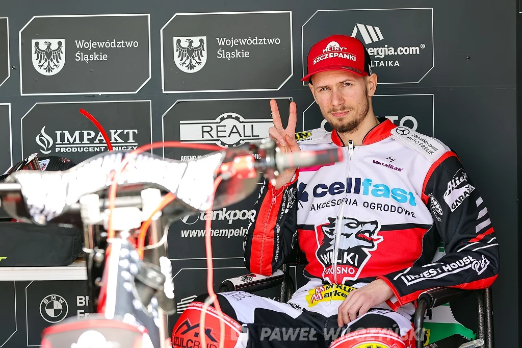 Norbert Krakowiak w barwach Wilków Krosno. Norbert Krakowiak w barwach Wilków Krosno.