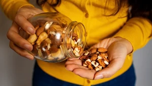 Na liście produktów, które mogą wyzwalać atak migreny, znajdują się orzechy