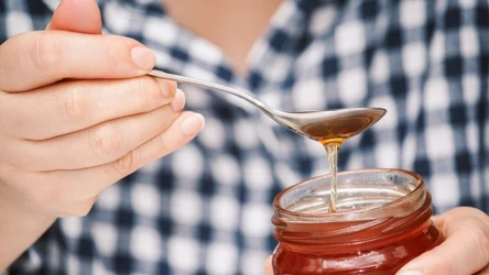 Co oznacza biała pianka na miodzie?