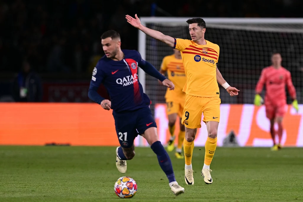 Robert Lewandowski w meczu Ligi Mistrzów z PSG Robert Lewandowski w meczu Ligi Mistrzów z PSG