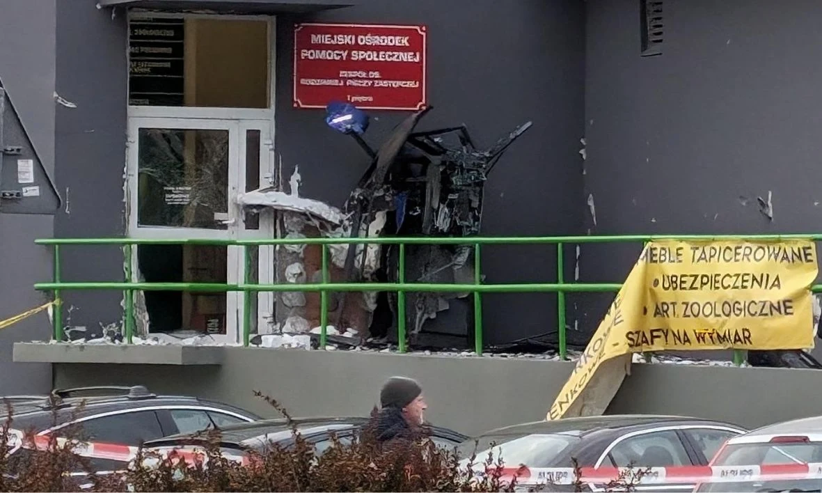 Kraków: Wybuch bankomatu na Osiedlu na Kozłówce. Trwa akcja policji Kraków: Wybuch bankomatu na Osiedlu na Kozłówce. Trwa akcja policji