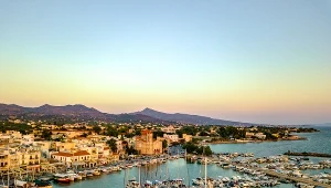 Nie Santorini czy Rodos. Tegoroczne wakacje spędź na spokojnej "wyspie pistacji"