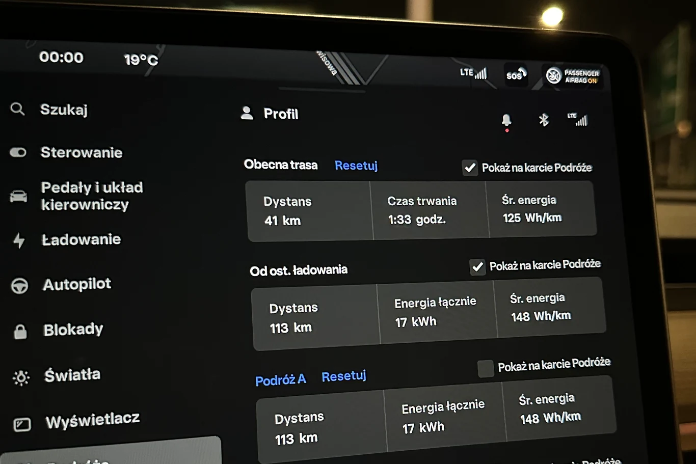 Tesla Model Y Long Range RWD zużyła podczas nocnej przejażdżki 12,5 kWh/100 km.