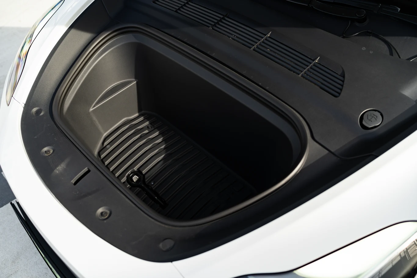 Przedni bagażnik w Tesli Model Y pomieści 117 l bagażu.