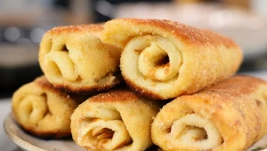 Jak zawijać krokiety? Metoda 3 kroków jest niezawodna, nie ma szans, by się rozpadły