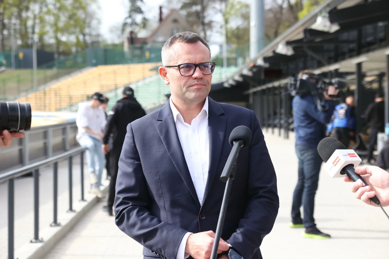 Prezes Wojciech Domagała na otwarciu nowego parku maszyn na stadionie Falubazu. Prezes Wojciech Domagała na otwarciu nowego parku maszyn na stadionie Falubazu.