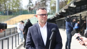 Prezes Wojciech Domagała na otwarciu nowego parku maszyn na stadionie Falubazu.