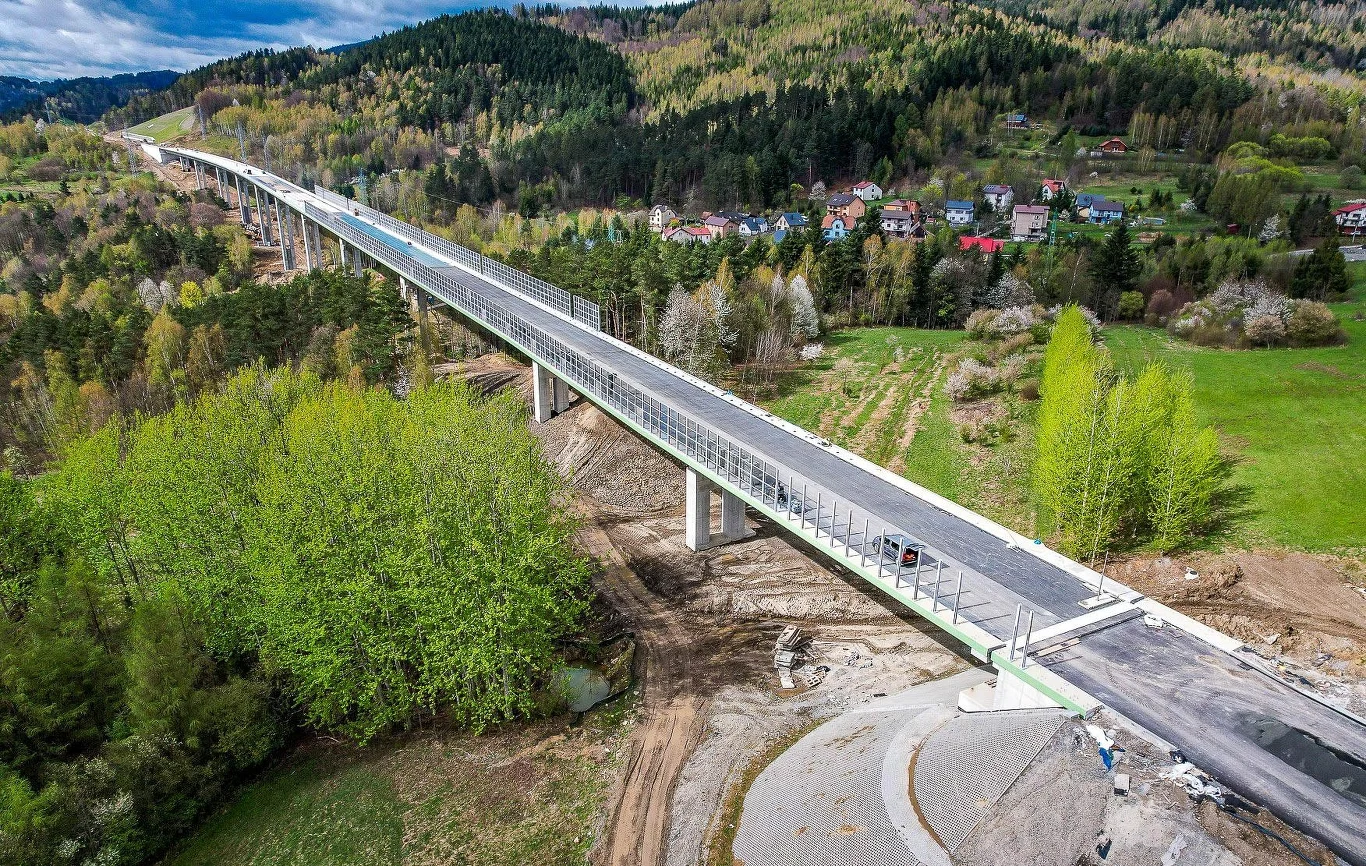 Zaawansowanie prac drogowych na odcinku S1 Przybędza – Milówka osiągnęło obecnie 70 procent