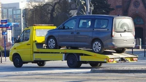 Bezczelnie kradli auta „na lawetę”. Co to znaczy i jaka to metoda? 