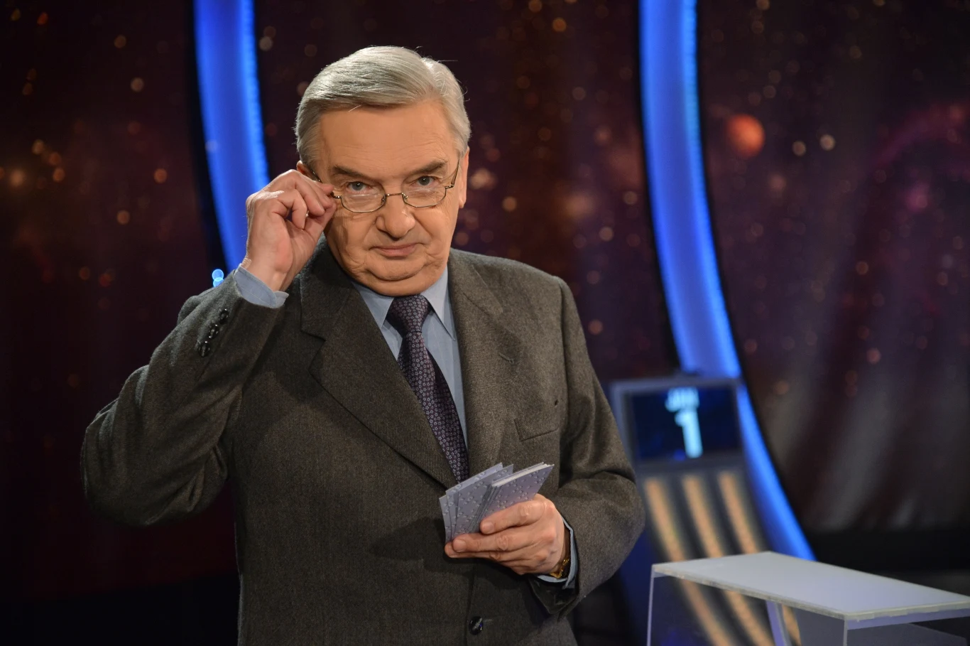 Jak się dowiedzieć, czy ma się szansę przejść wstępne eliminacje do teleturnieju "Jeden z dziesięciu"? Można na przykład sprawdzić się w quizie z pytaniami z programu! Jak się dowiedzieć, czy ma się szansę przejść wstępne eliminacje do teleturnieju "Jeden z dziesięciu"? Można na przykład sprawdzić się w quizie z pytaniami z programu!