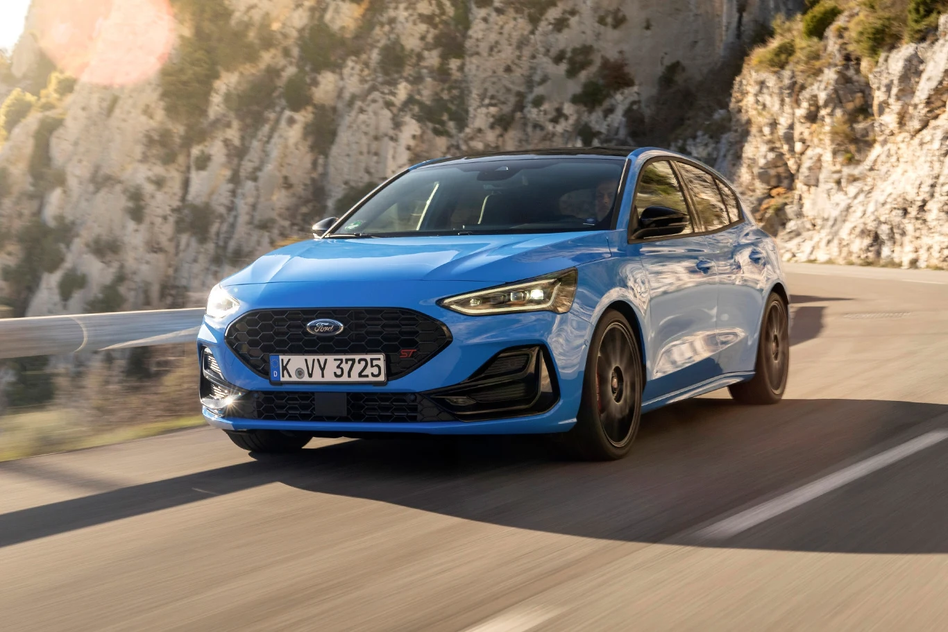 Ford Focus ST Edition. Specjalne wydanie hot hatcha z manualną skrzynią i sportowymi dodatkami Ford Focus ST Edition. Specjalne wydanie hot hatcha z manualną skrzynią i sportowymi dodatkami