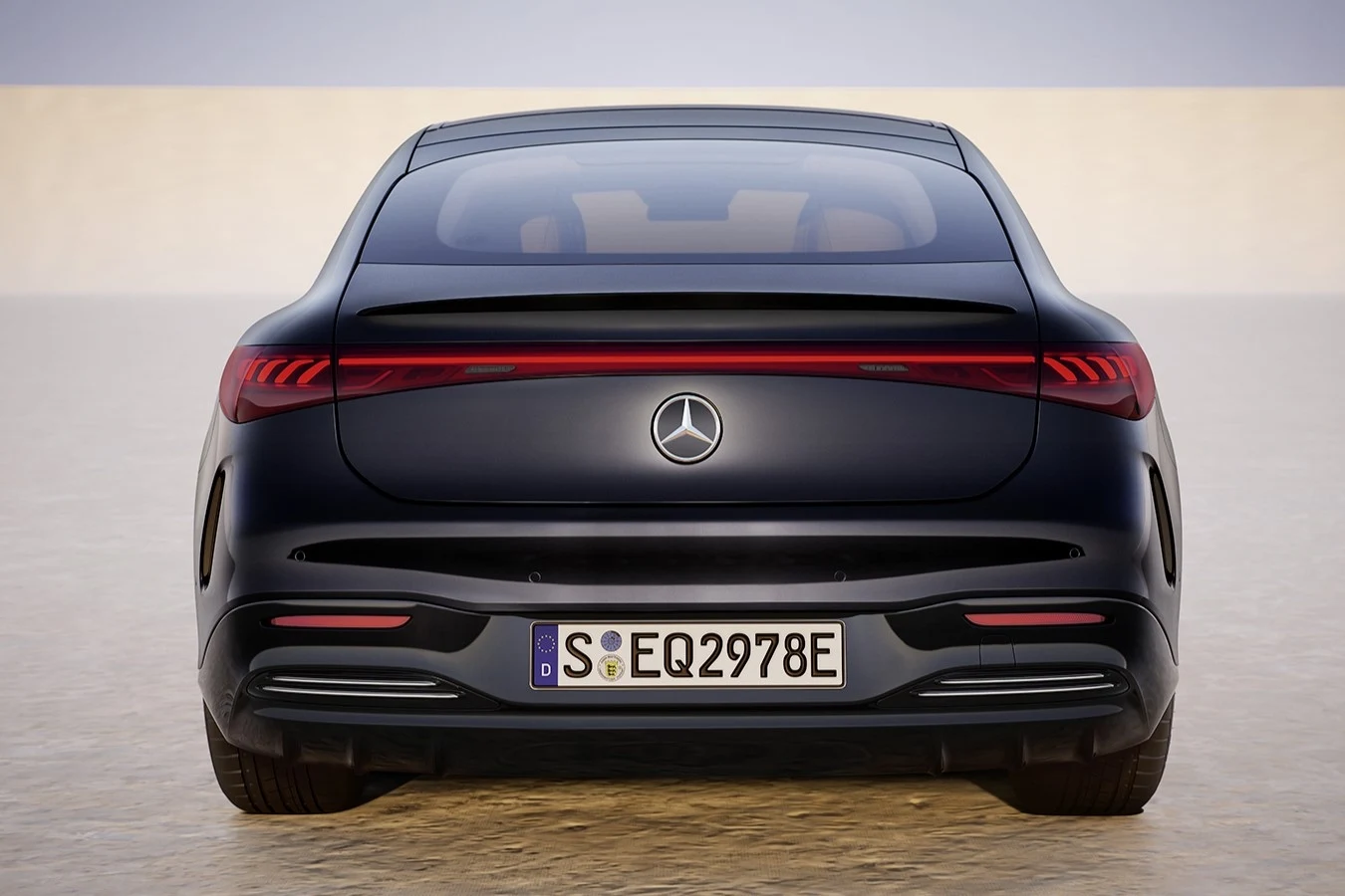 Po modernizacji pojemność akumulatora w Mercedesie EQS wzrosła ze 108 kWh do 118 kWh. Przełożyło się to na zwiększenie zasięgu nawet o 82 km.