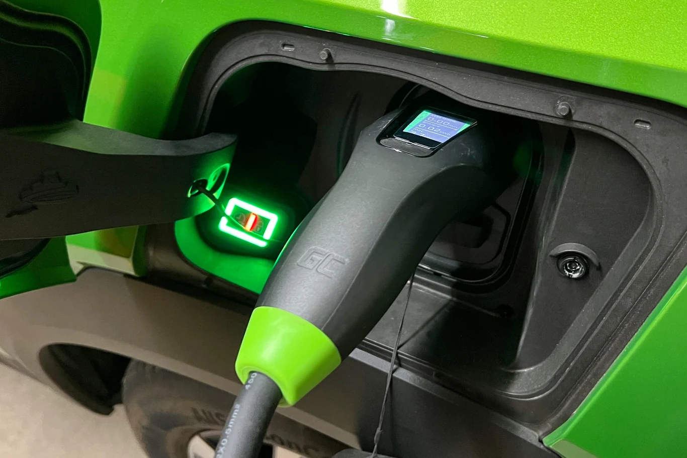 60 kWh może kosztować ok. 42-60 zł w najtańszym scenariuszu. Ile kosztuje ładowanie samochodu elektrycznego?