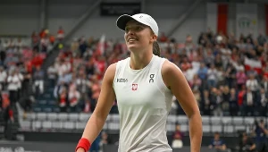 Kapitalny start rywalki, nerwowa końcówka Świątek. Polki w finałach BJK Cup