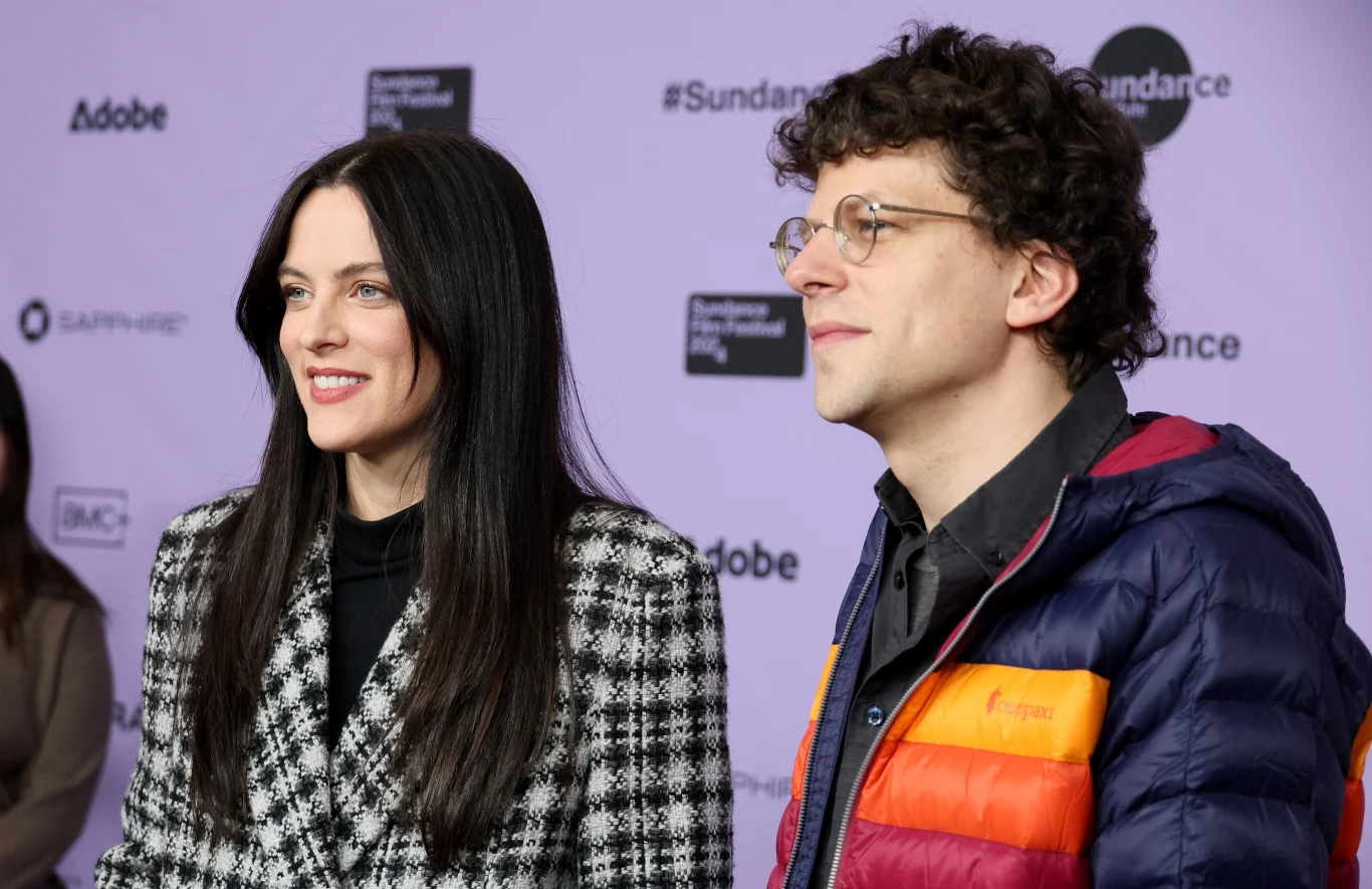 Riley Keough i Jesse Eisenberg Riley Keough i Jesse Eisenberg