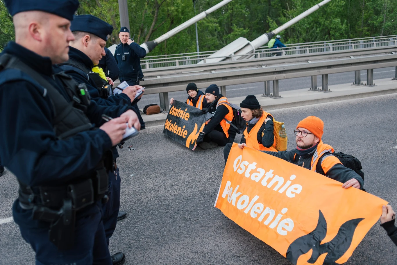 Grupa Ostatnie Pokolenie podczas interwencji policji
