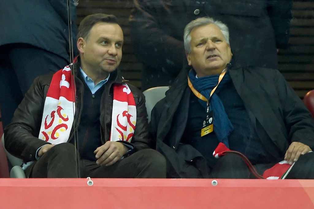 Andrzej Duda, i Aleksander Kwaśniewski na meczu reprezentacji Polski, 2015 rok