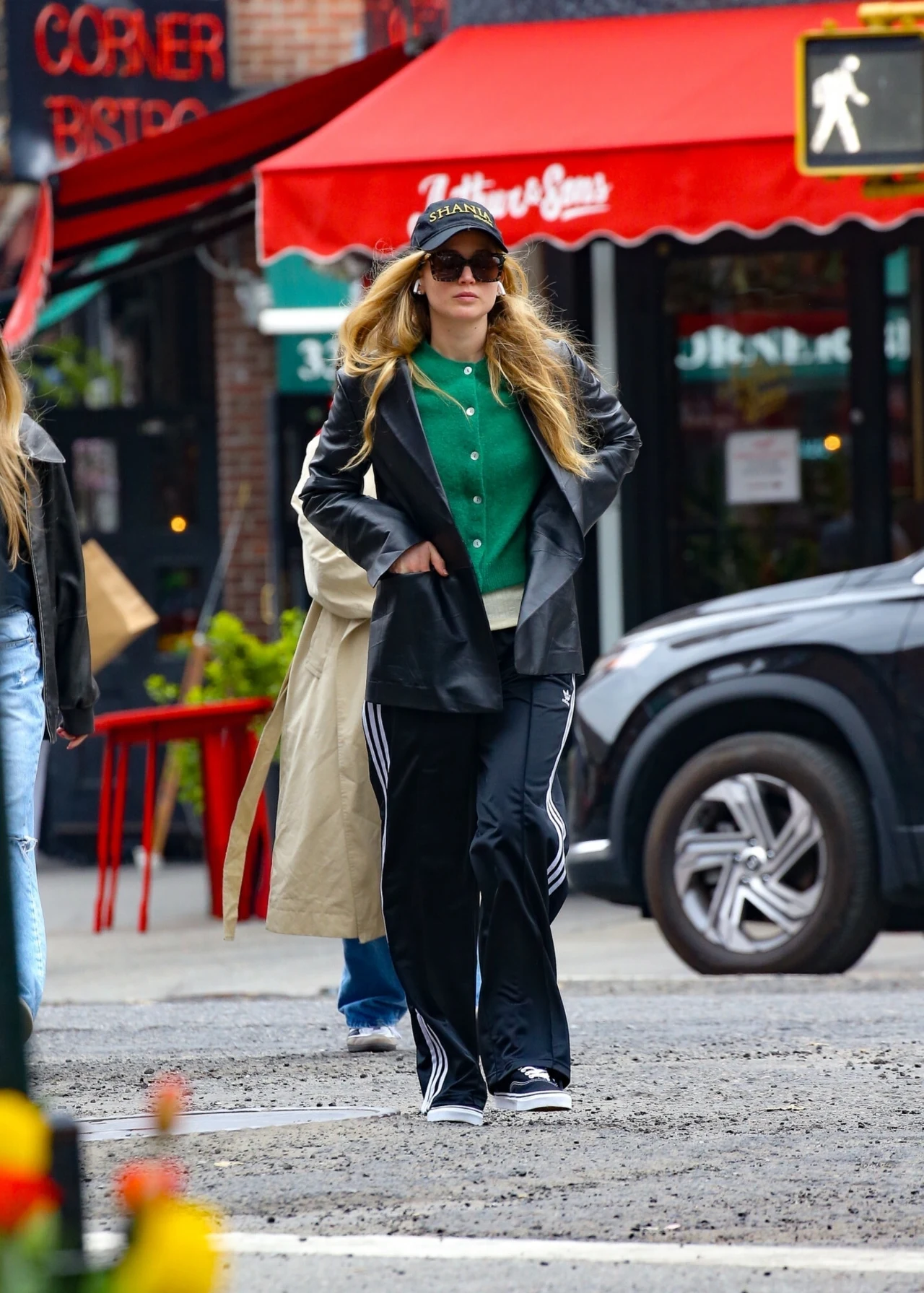 Jennifer Lawrence w tenisówkach Vans.