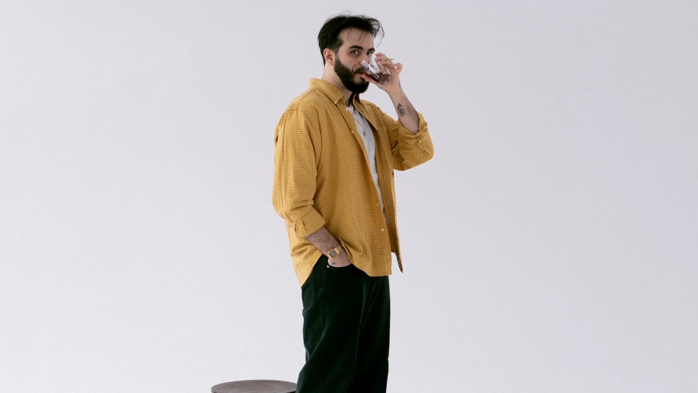 Helucze zmienia styl i prezentuje singel "Manifestacja" Helucze zmienia styl i prezentuje singel "Manifestacja"