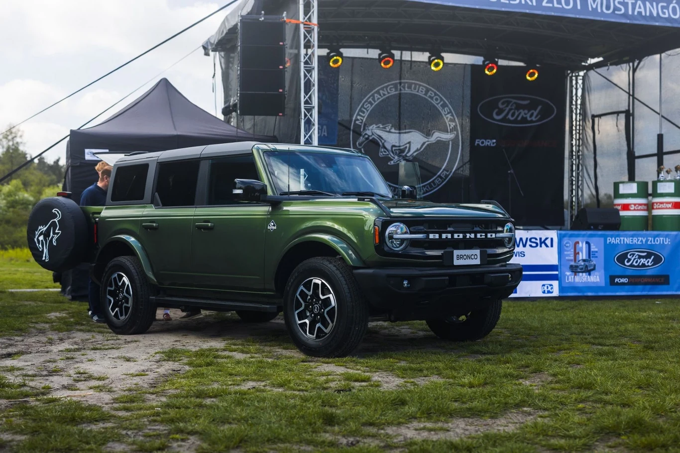 Oprócz Mustangów na zjeździe można było zobaczyć również inne modele Forda, w tym Bronco.