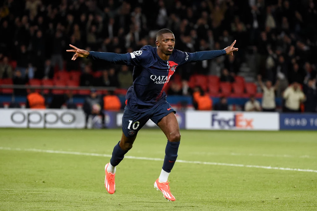 Ousmane Dembele celebrujący trafienie w meczu z Barceloną Ousmane Dembele celebrujący trafienie w meczu z Barceloną