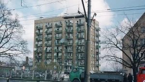 17 kwietnia 1995 r. o godz. 5:50 doszło do wybuchu gazu w bloku przy al. Wojska Polskiego 39 w gdańskiej dzielnicy Strzyża/ Fot. Dariusz Bartoszewski	Galeria Historyczna Sopockiego Klubu Taternictwa Jaskiniowego/Fot.
