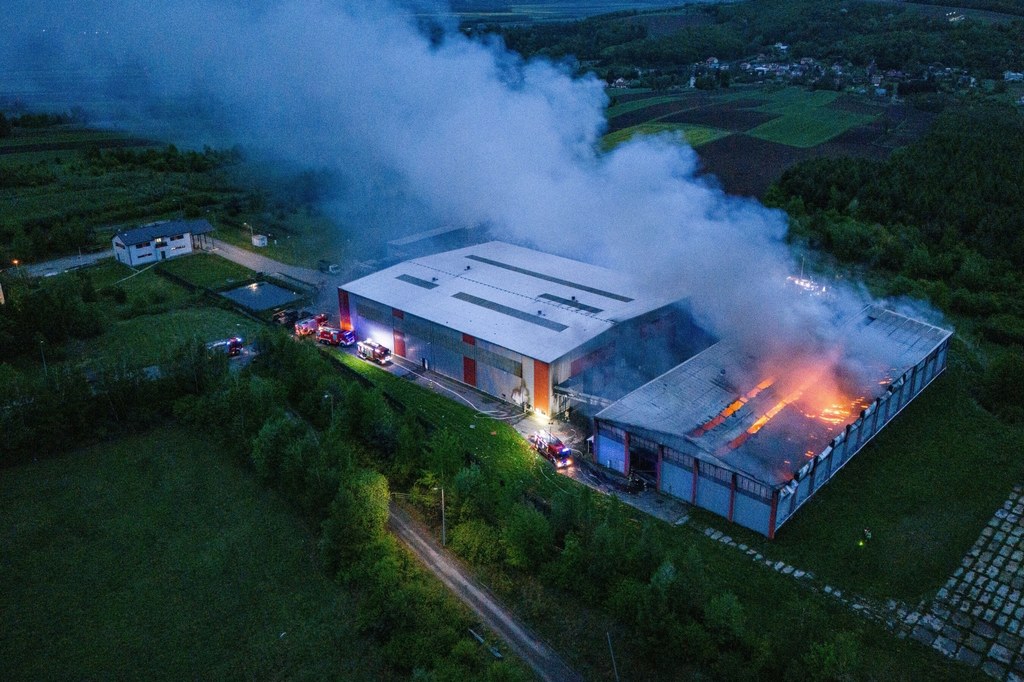 We wtorek nad ranem w zakładzie przetwarzania odpadów w Przemyślu wybuchł pożar