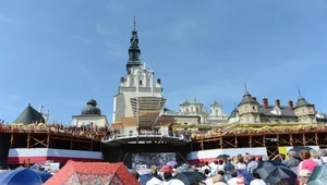 ZUS wydał ponad 320 tys. zł na finansowanie pielgrzymek pracowników na Jasną Górę w latach 2016-2023