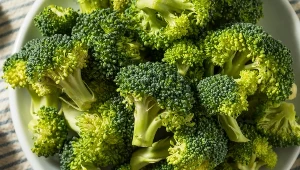 Najlepsze źródła witaminy K to warzywa o zielonym kolorze. W czym jeszcze znajdziemy tę cenną witaminę?