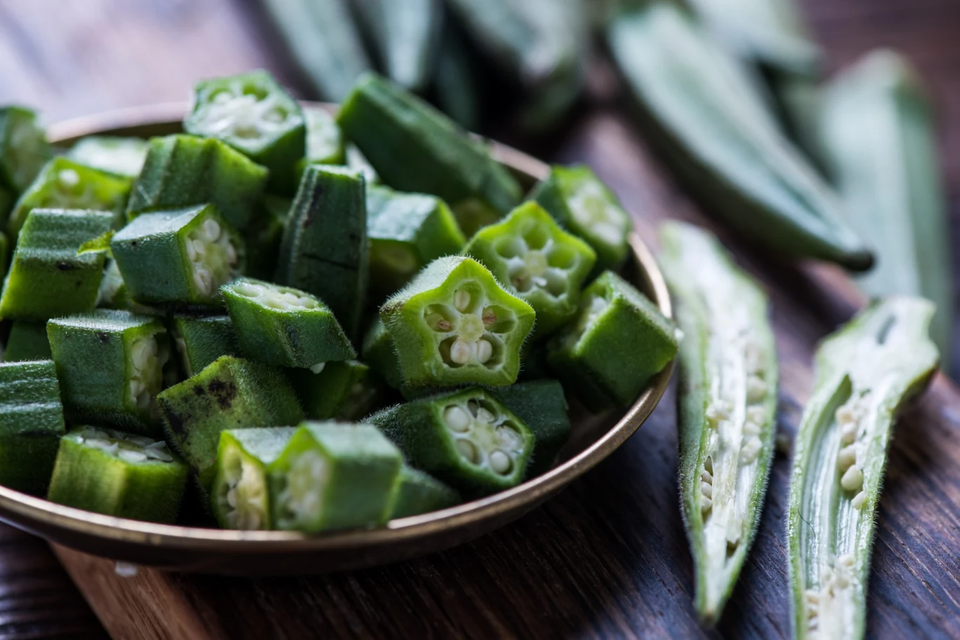 Dzięki łagodnemu smakowi okra dobrze komponuje się z większością warzyw i przypraw