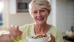 Co powinna jeść kobieta po 50. roku życia? Oto skuteczne diety