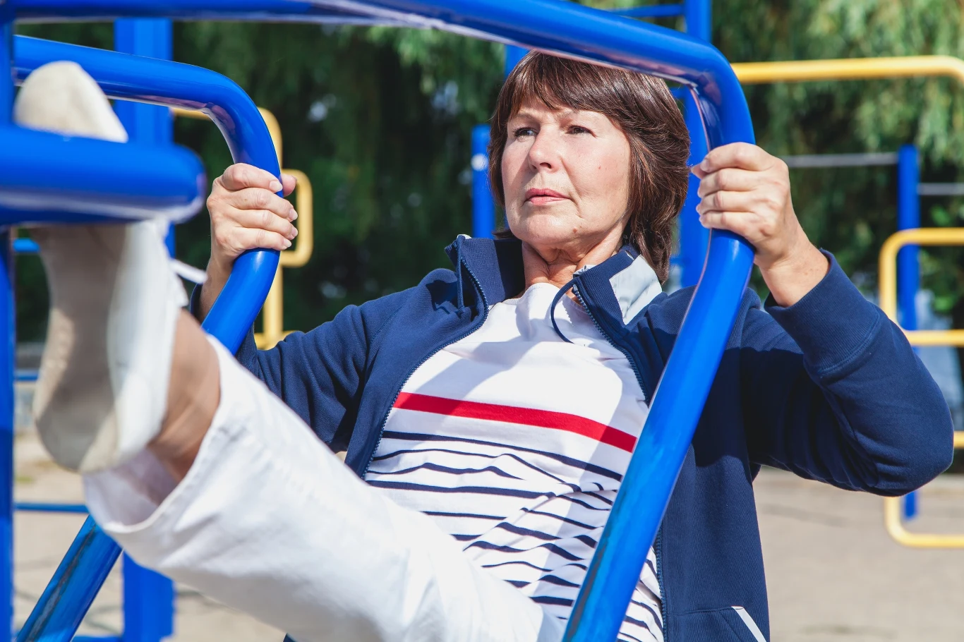 Siłownie plenerowe to dobry sposób na zrzucenie zbędnych kilogramów po pięćdziesiątce 