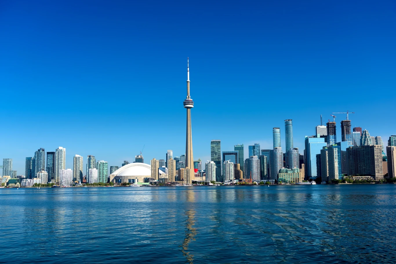 Charakterystycznym elementem panoramy Toronto jest CN Tower Charakterystycznym elementem panoramy Toronto jest CN Tower
