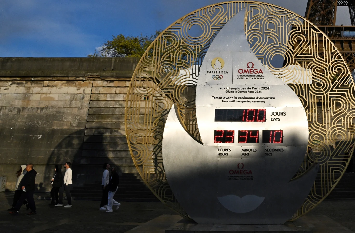 Zegar wskazujący sto dni do rozpoczęcia igrzysk w Paryżu Zegar wskazujący sto dni do rozpoczęcia igrzysk w Paryżu