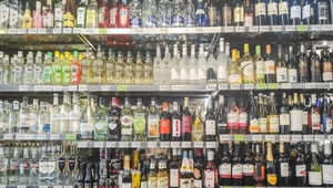 Premier Donald Tusk prosił minister zdrowia Izabelę Leszczynę o przygotowanie propozycji zmian w zakresie sprzedaży alkoholu