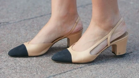 Czółenka na słupku to najmodniejsze buty wiosny 2026.