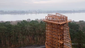 Nowa wieża widokowa w Wolinie ma nietypowego stróża