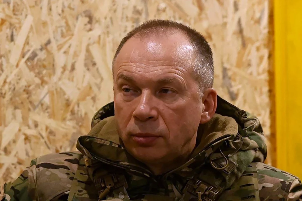Ołeksandr Syrski przybył do otoczonej przez Rosjan ukraińskiej bazy Ołeksandr Syrski przybył do otoczonej przez Rosjan ukraińskiej bazy