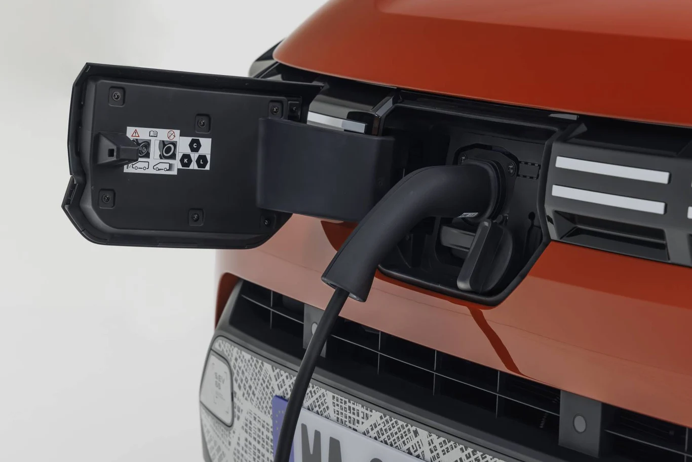Nowa Dacia Spring. Samochód można ładować z maksymalną mocą 30 kW.
