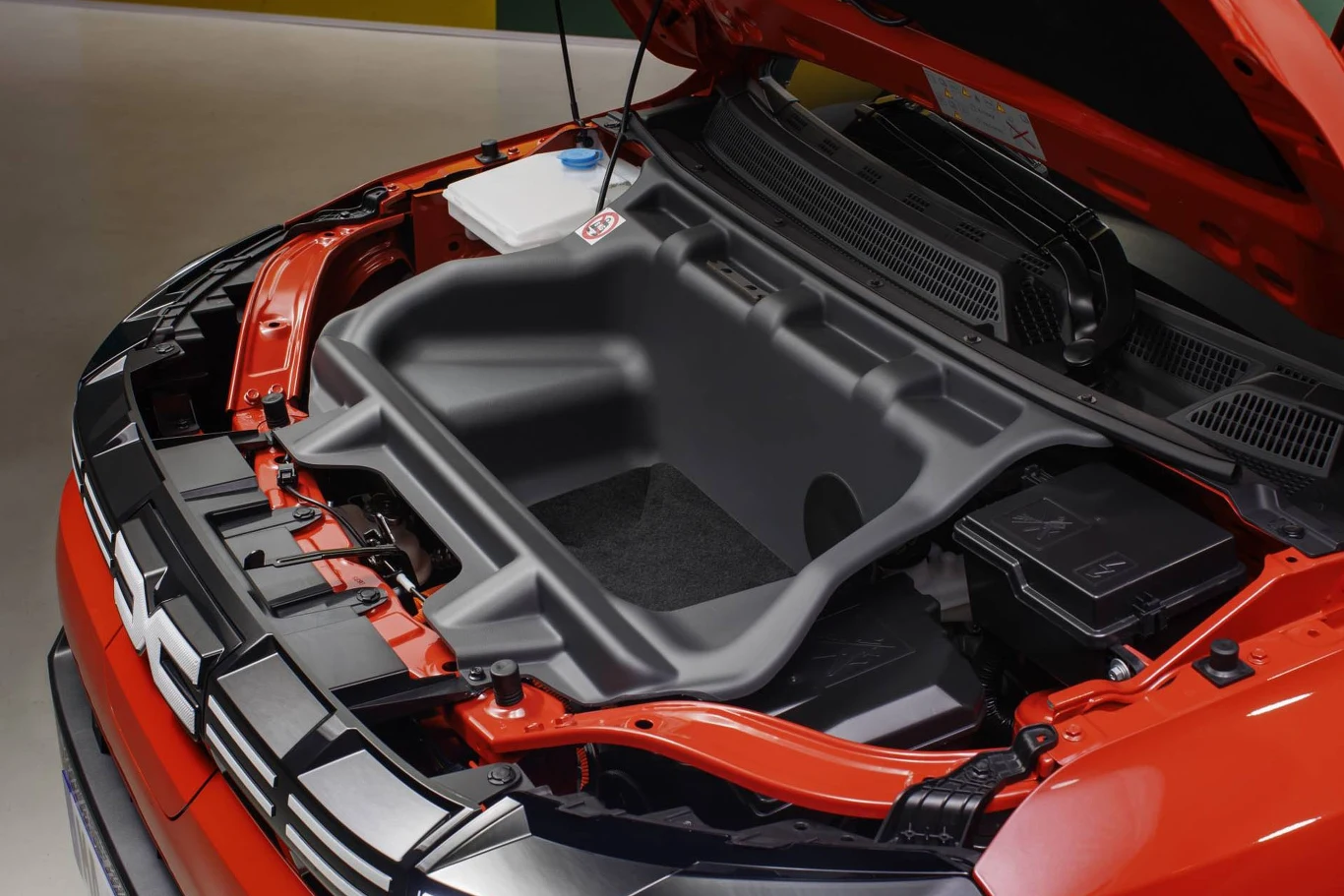 Dacia Spring występuje w 4-miejscowej wersji osobowej i 2-miejscowej odmianie Cargo