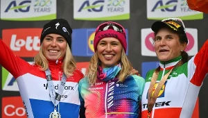 Katarzyna Niewiadoma (w środku)