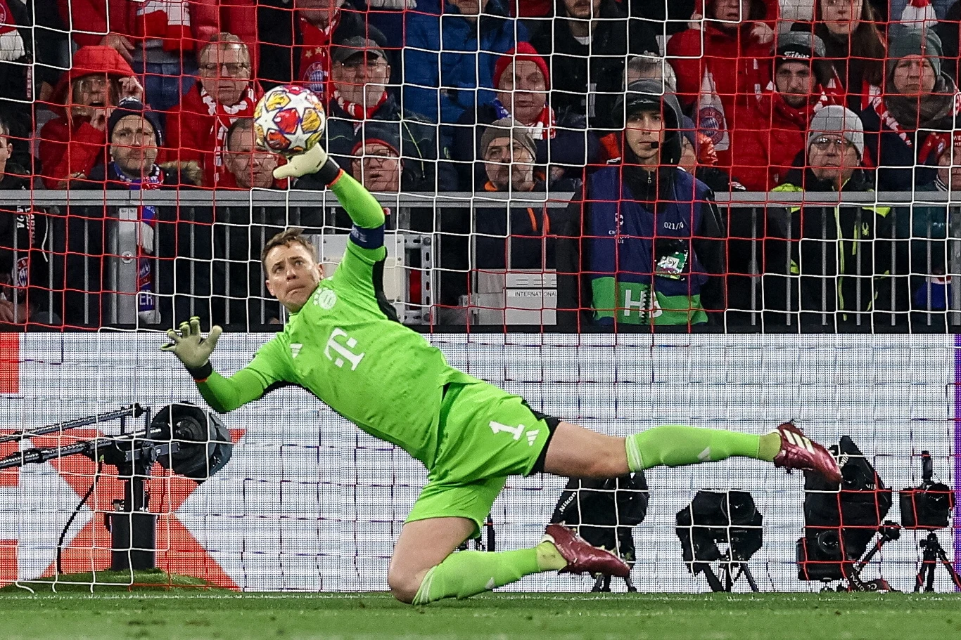 Manuel Neuer kontra "Kanonierzy" - to było starcie godnych siebie rywali